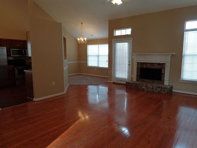 Foto del edificio - 208 Oak Grove Ln