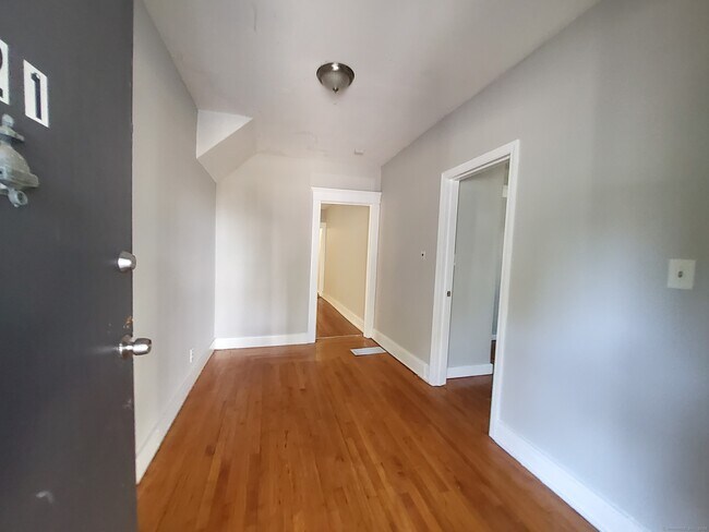 Foto del edificio - 721 Winchester Ave