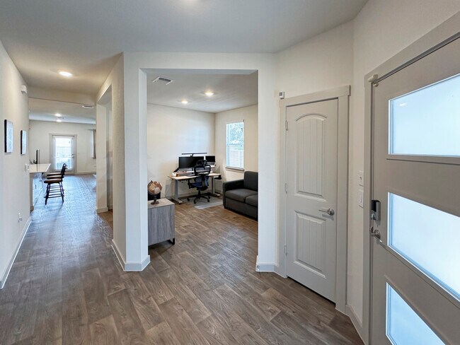 Building Photo - 3105 Armidale Dr