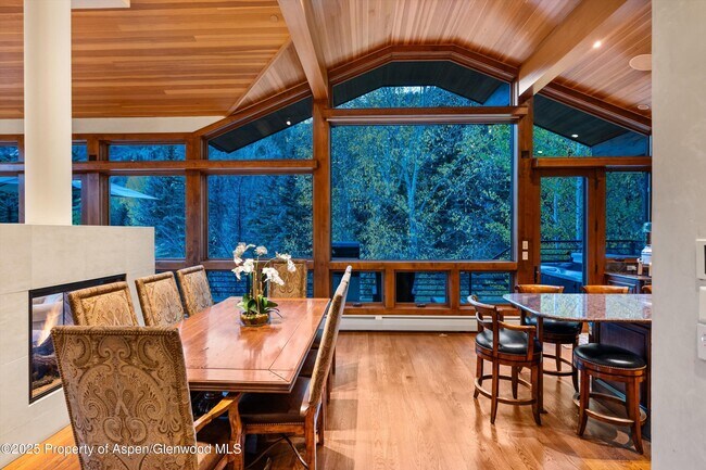 Foto del edificio - 315 S 1st St