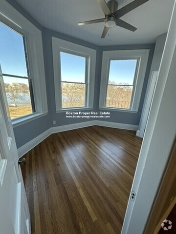Building Photo - 464 Beacon St