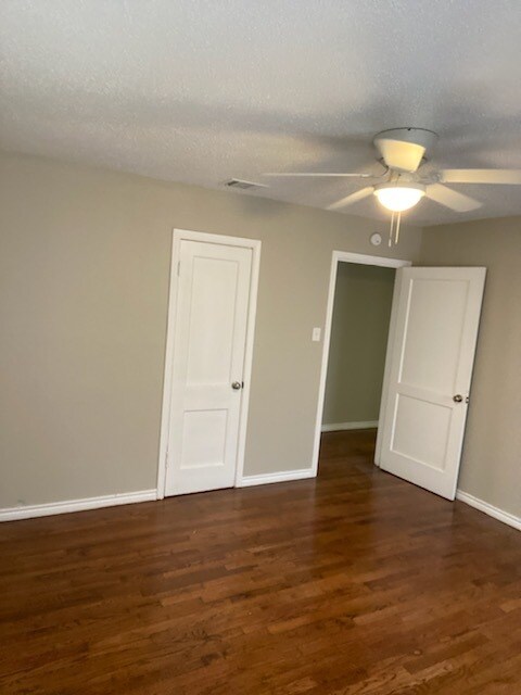 Building Photo - 3933 Winfield Ave