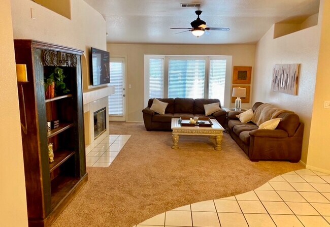 Foto del edificio - 351 Promontory Dr