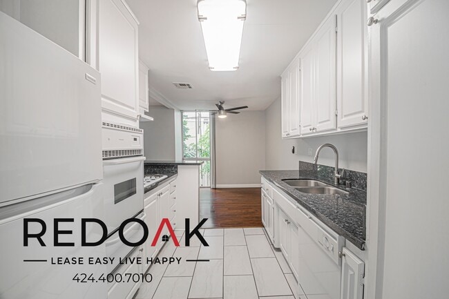 Building Photo - 15101 Magnolia Blvd