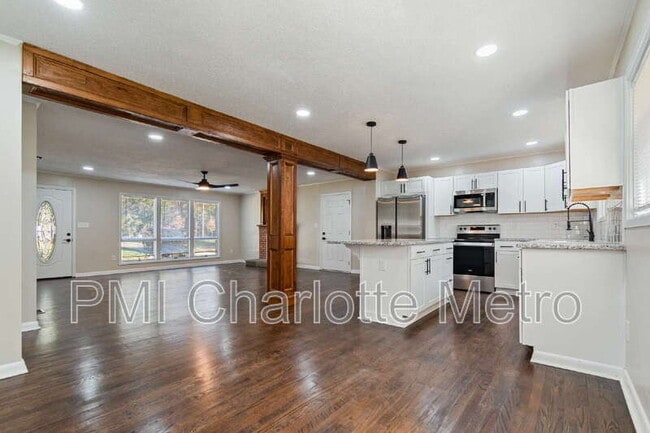 Foto del edificio - 10707 Walkers Ferry Rd