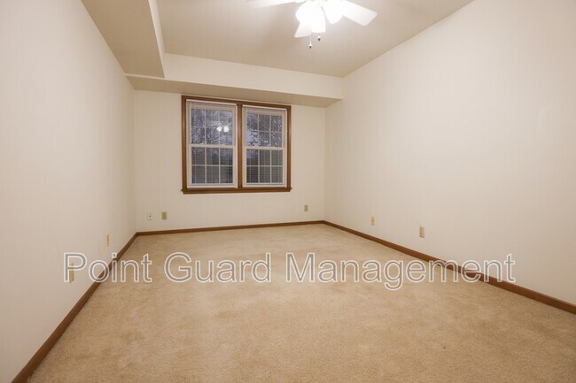 Foto del edificio - 5820-5828 Erskine Street - 5828-5