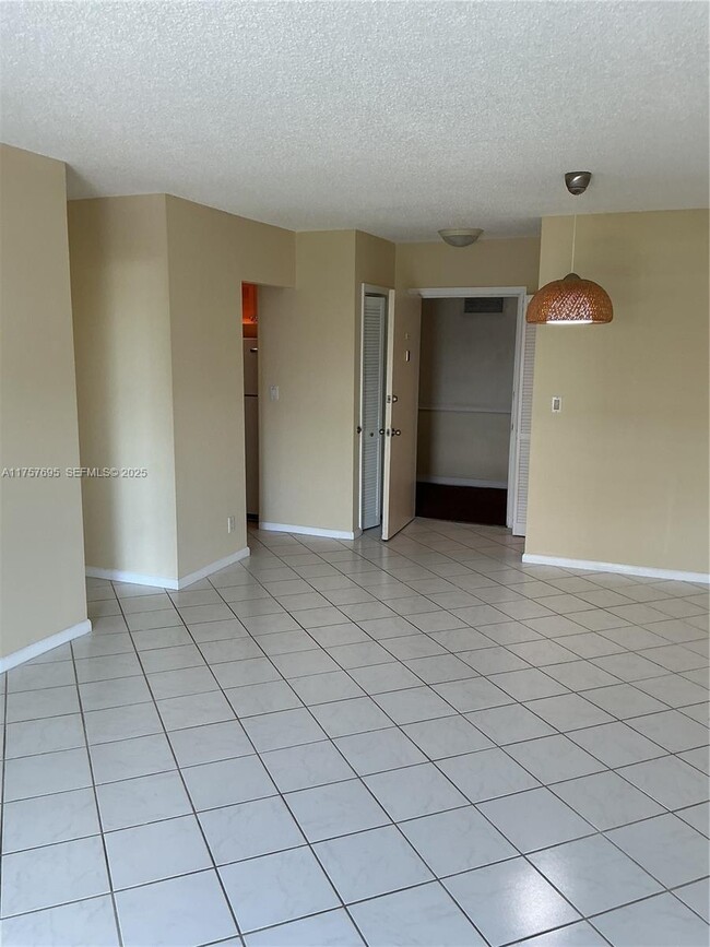 Foto del edificio - 200 S Birch Rd