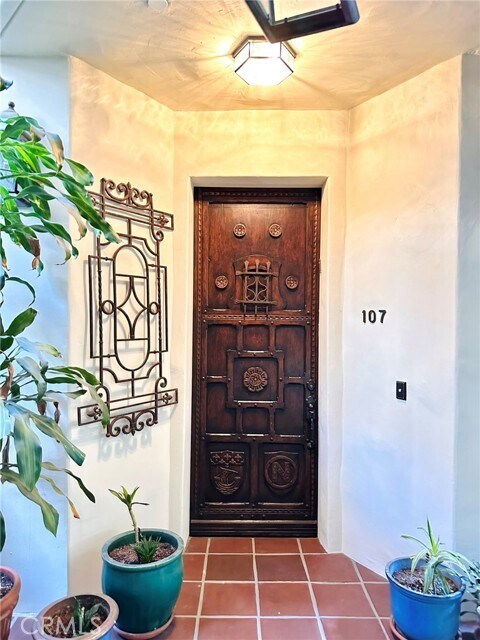 Building Photo - 558 Hillgreen Dr