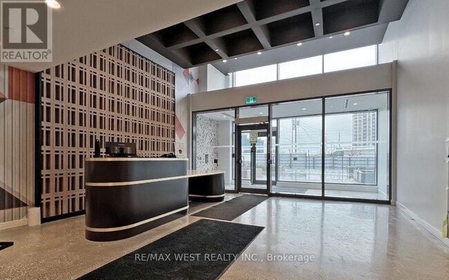 Building Photo - 498-2498 Caldari Rd