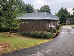 Building Photo - 159 E Cloverhurst Ave