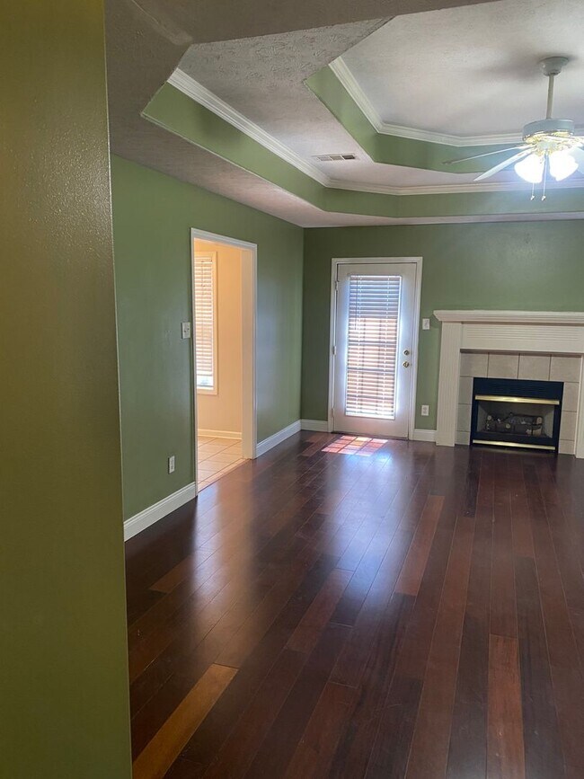 Building Photo - Contact Peggy Goodman 501 676 1758