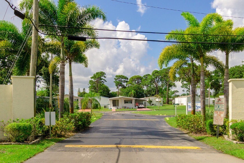 Foto principal - Tall Pines - 55+ Community