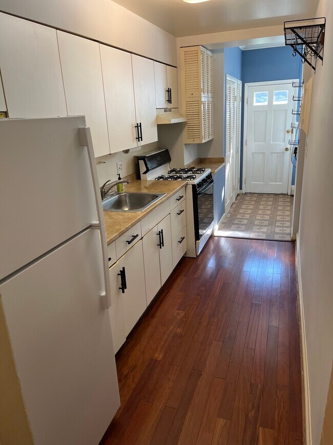 Kitchen - 4836 Reservoir Rd NW