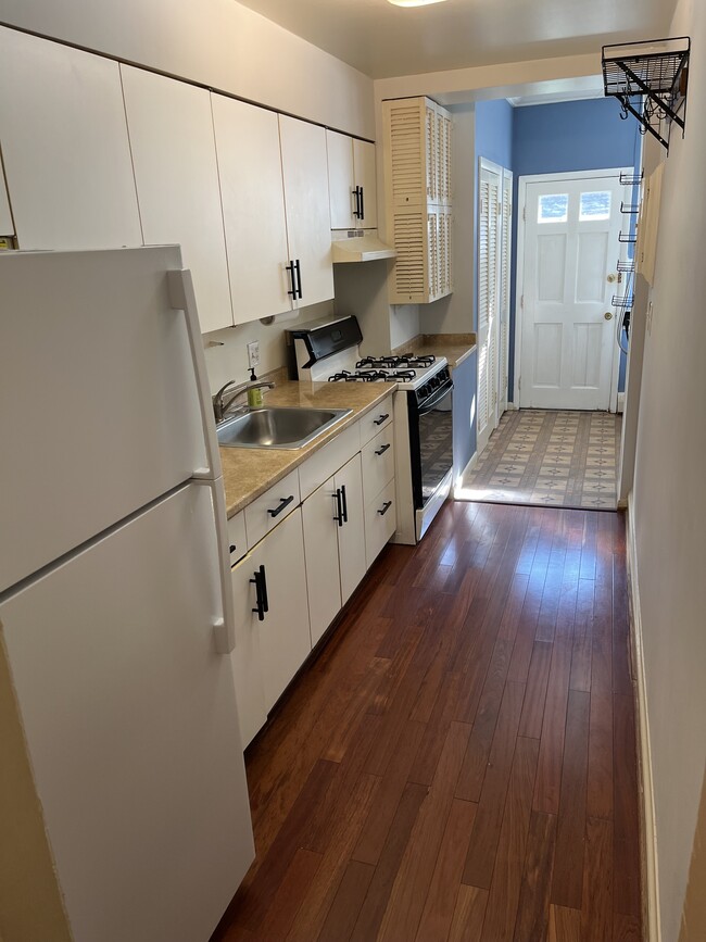 Kitchen - 4836 Reservoir Rd NW