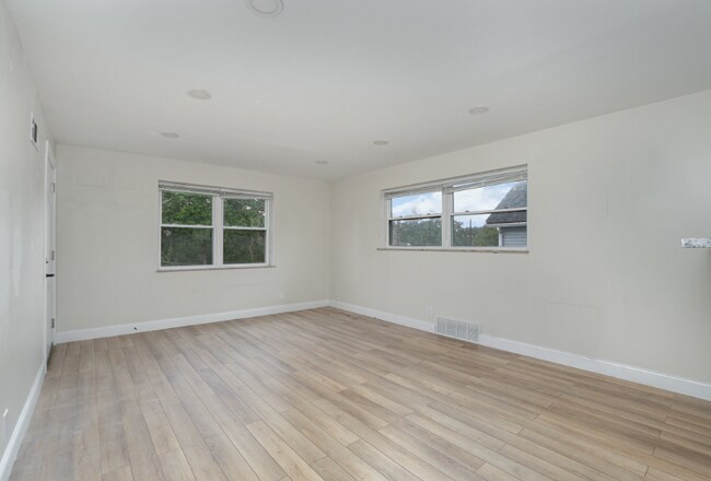Building Photo - 5653 Bramble Ave