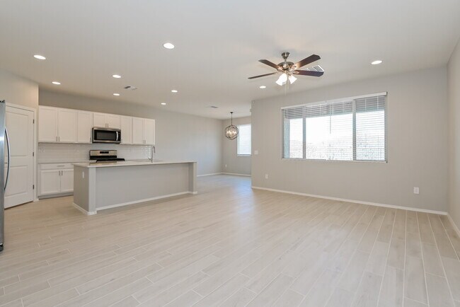 Foto del edificio - 13875 E Silver Pne Trl