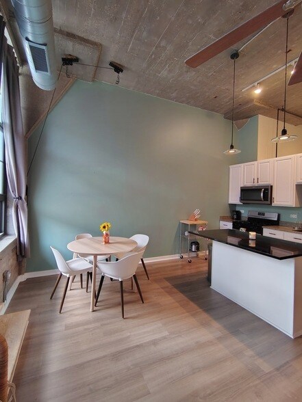 Foto del edificio - 3963 W Belmont Ave