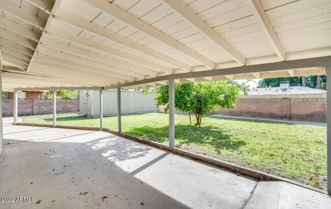 Building Photo - 4733 E Wilshire Dr