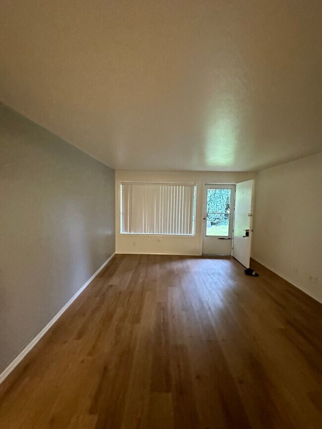 Foto del edificio - Beautiful and cozy updated one bedroom apa...