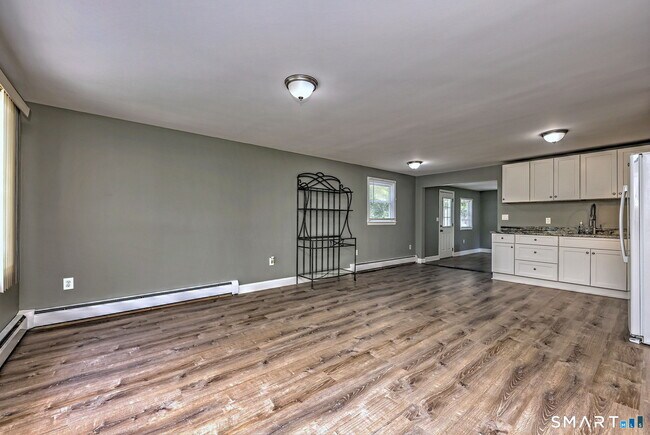 Foto del edificio - 68 Pond Hill Rd