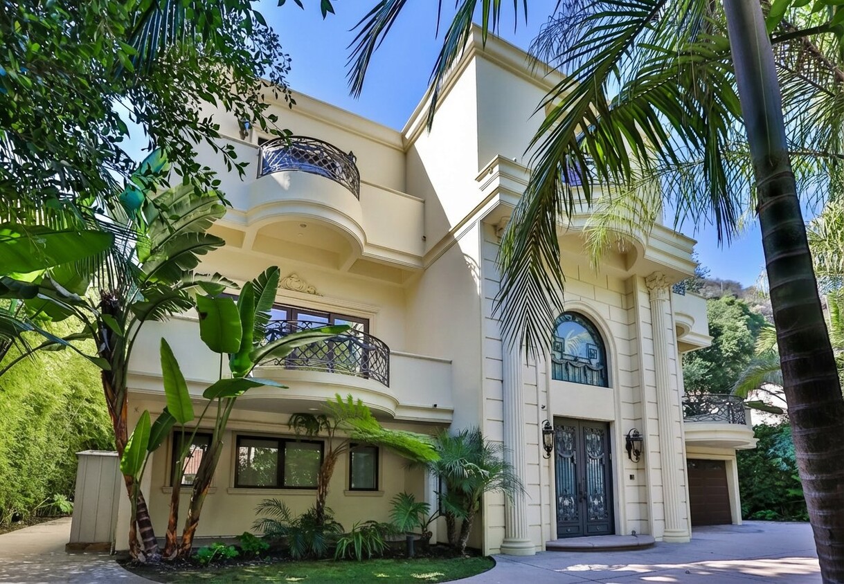 Photo - 1331 Roscomare Rd (Los Angeles, CA)