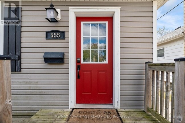 Building Photo - 555 Chester St