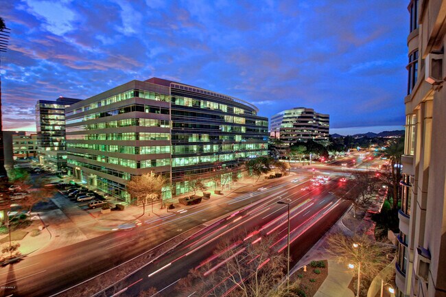 Foto del edificio - 2415 - 2575 E Camelback Rd