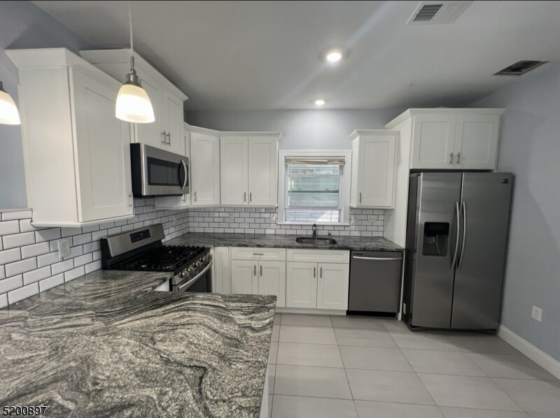 454 3rd Ave, Elizabeth, NJ 07206 Room for Rent in Elizabeth, NJ