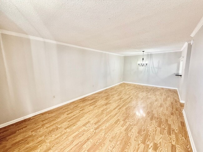 Building Photo - Two Bedroom Home with Spacious Bedrooms