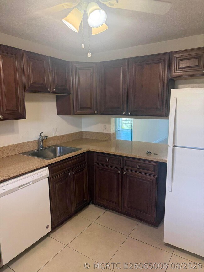 Foto del edificio - 5515 N Lakewood Cir