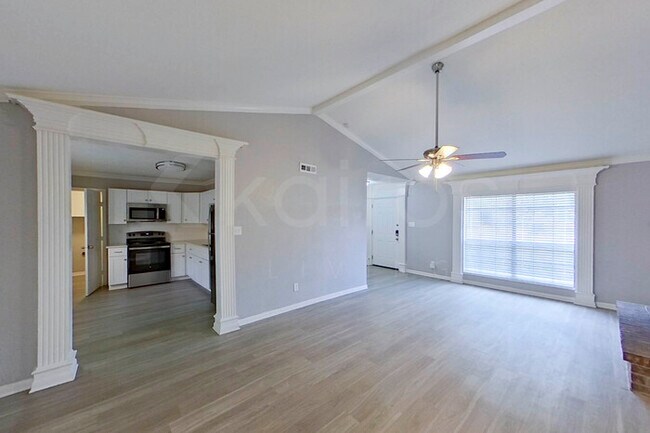 Building Photo - 125 Quebec Cir