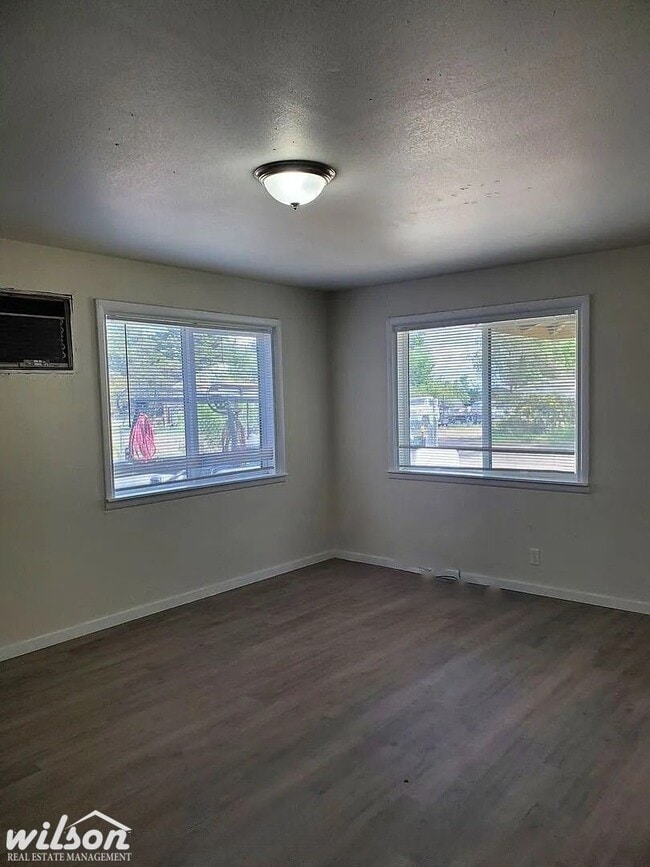 Building Photo - 550 A St