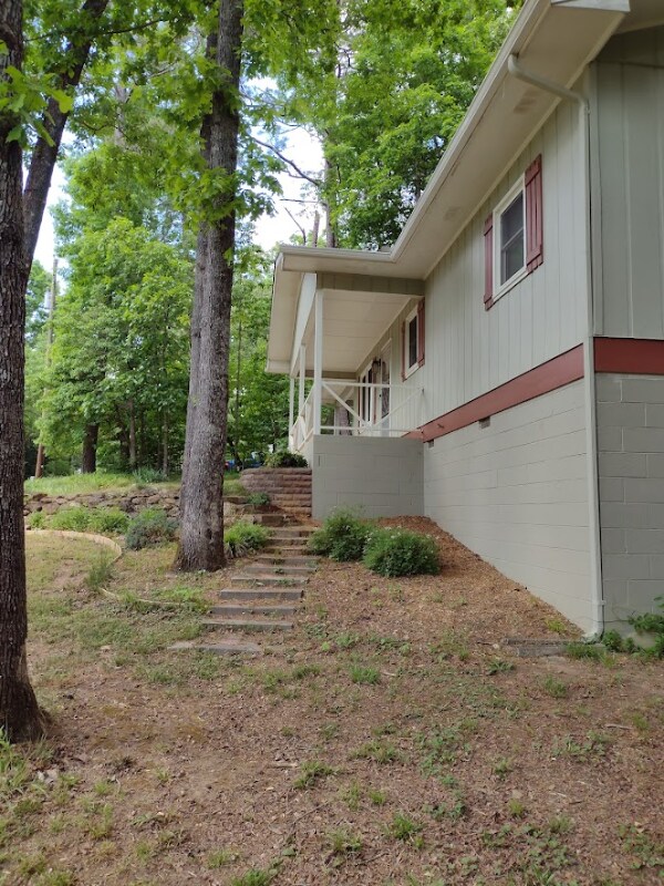 Building Photo - 242 Swain Dr