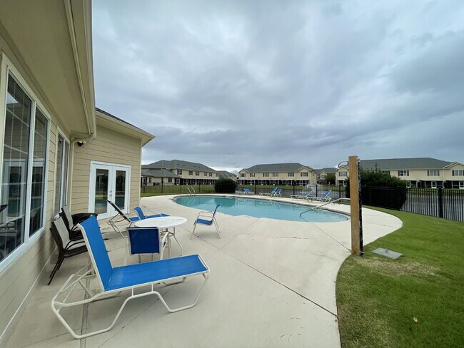 Foto del edificio - Luxurious 3-Bedroom Condo in Panama City, FL with Spacious Layout and Modern Amenities!