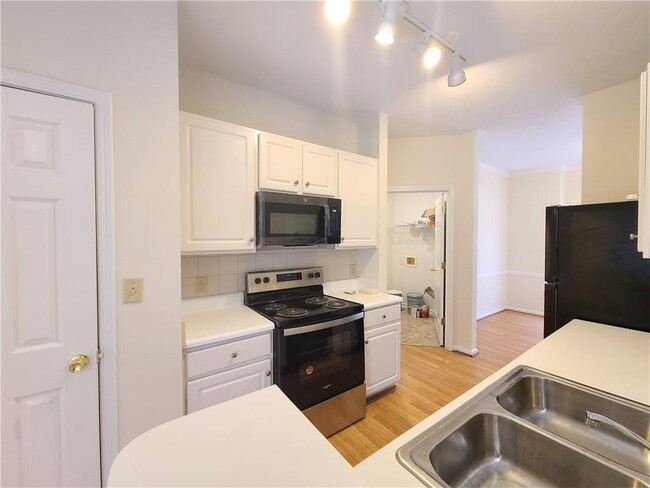 Building Photo - 230 Amal Dr SW