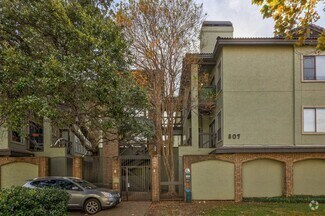 Building Photo - 807 W 25th St