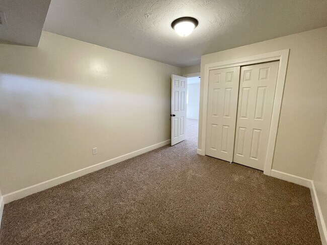 Foto del edificio - 1354 Jordan Hills Dr