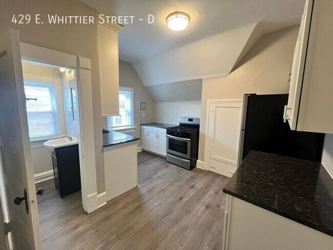 Building Photo - 429 E Whittier St