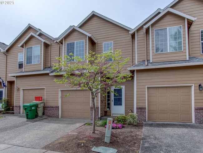 Super-Cute Townhouse! 3 bed + 2.5 baths w/ Fantastic Floor Plan! (A/C & Washer / Dryer included!) - Super-Cute Townhouse! 3 bed + 2.5 baths w/ Fantastic Floor Plan! (A/C & Washer / Dryer included!)