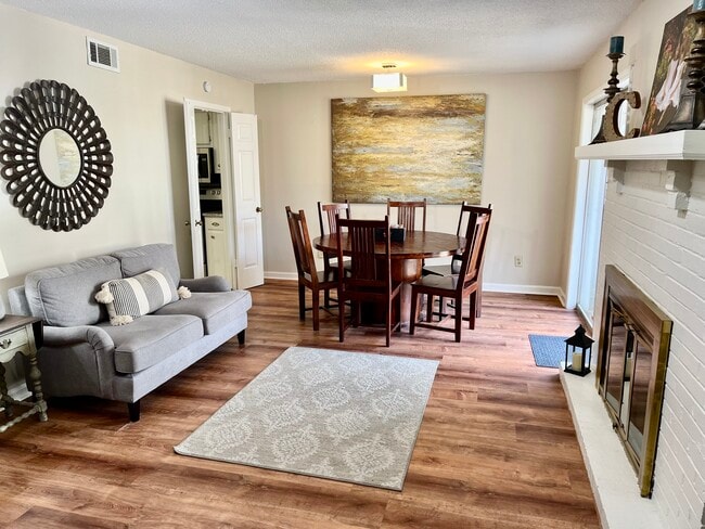 Photo - 1971 Vienna Way Townhome