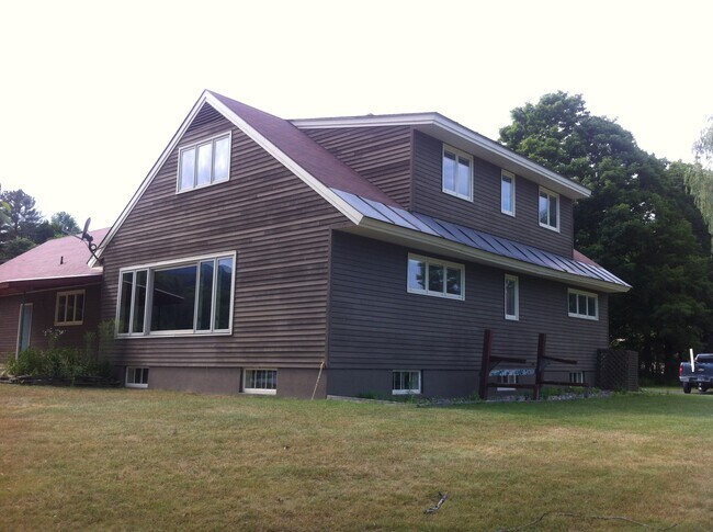 Foto del edificio - Beautiful Lakeside home in Windsor Vermont - Will go fast