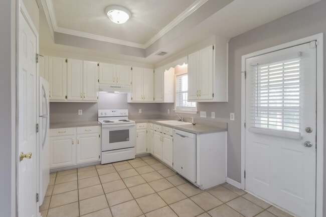 Building Photo - 87 Faulk Dr