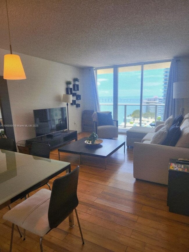 Foto del edificio - 1155 Brickell Bay Dr