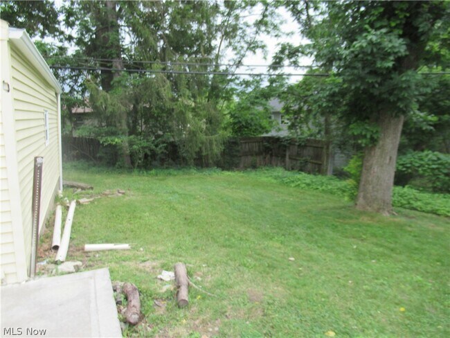 Building Photo - 86 Cowles Ave