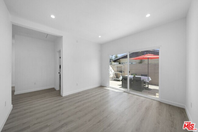 Foto del edificio - 151 N Harvard Blvd
