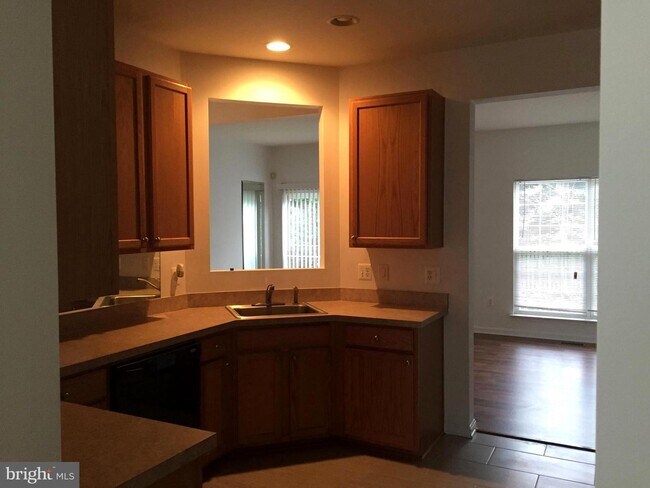 Building Photo - 932 Persimmon Pl