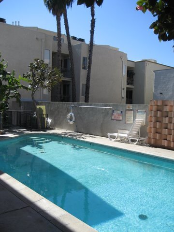 Foto del edificio - 1541 N Formosa Ave