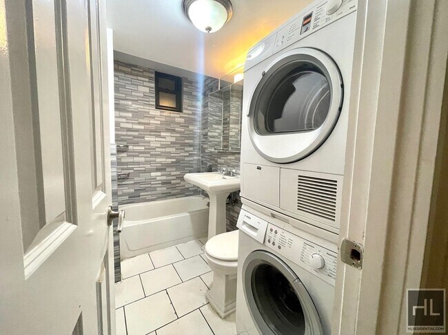 Foto del edificio - BEAUTIFULLY RENOVATED 2 BED IN PRIME MURRA...