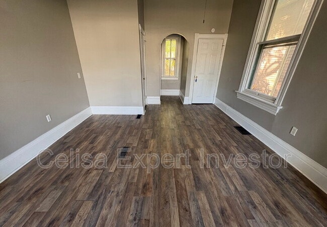 Foto del edificio - 125 W Creighton Ave