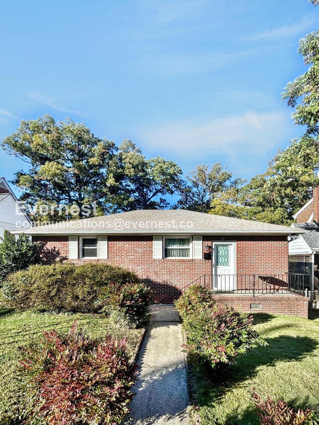 Primary Photo - 2116 Oakwood Ln